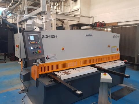 2500mm hydraulic guillotine capable of shearing up to 6mm steel installed in a college in Essex.